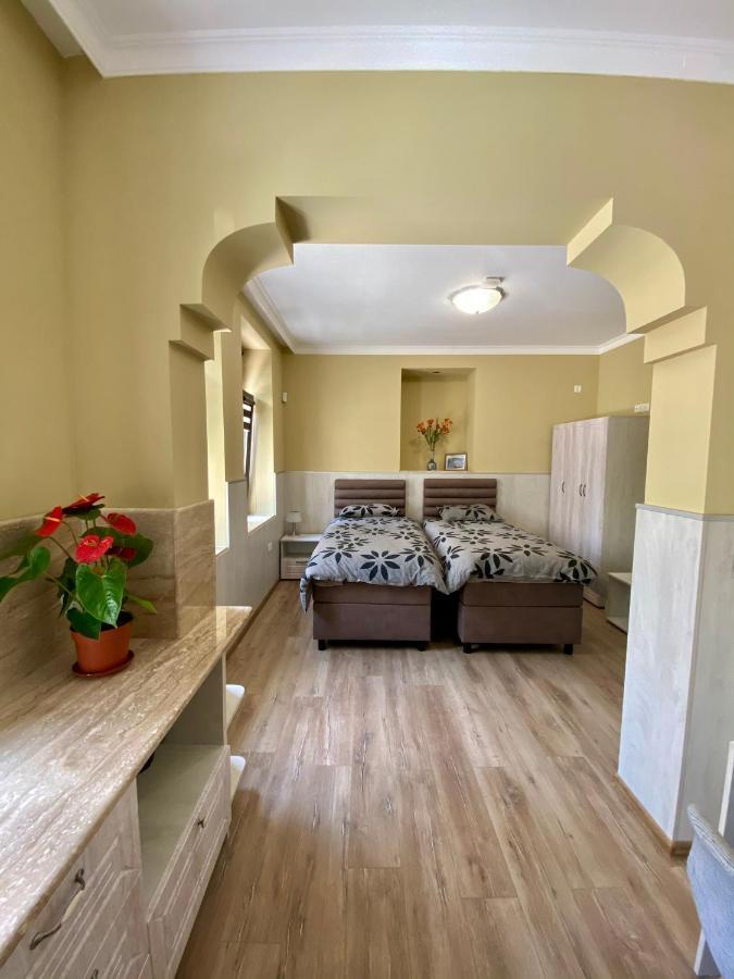 Къща За Гости Кребс Guesthousekrebs Shumen Exterior foto